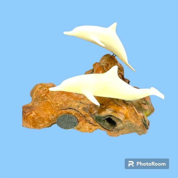 VINTAGE John Perry Dolphin Sculpture with white durable resin on burl wood base. - Picture 2 of 11